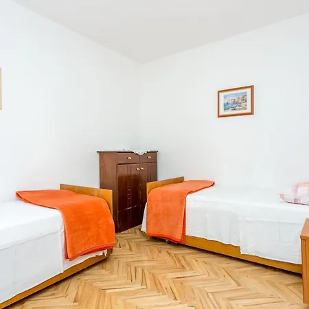Apartment Apartments By The Sea Baska Voda, Makarska - 300 *