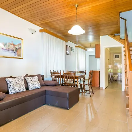 Apartment Apartments By The Sea Baska Voda, Makarska - 300 Baska Voda