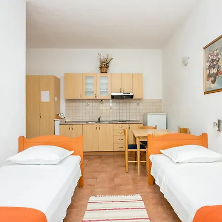 Apartment Apartments By The Sea Baska Voda, Makarska - 300 *